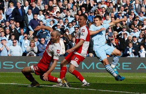 Khoảnh khắc biểu tượng của Sergio Aguero trước QPR vào năm 2012 cũng trở nên vô nghĩa