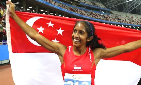 Nữ tuyển thủ Pereira Shanti của Singapore về nhất nội dung 200m nữ