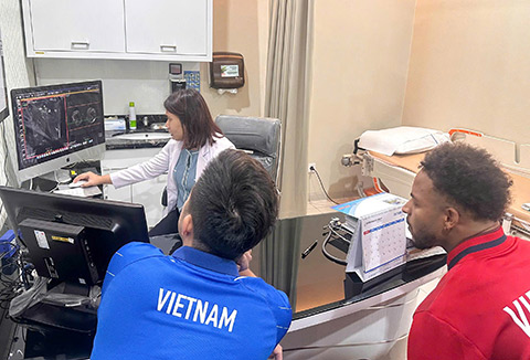 Xuân Son về nước dưỡng thương - Ảnh: VFF