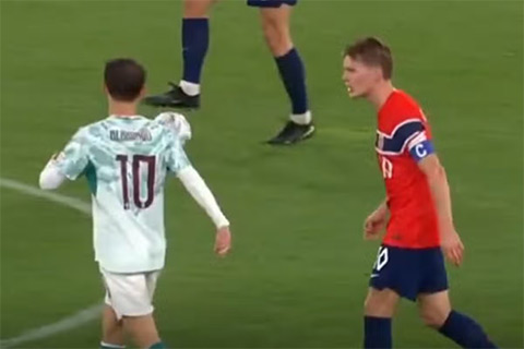 Odegaard nổi giận với tình huống vào bóng của Silva