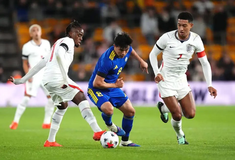 Jobe Bellingham, số 7, đang chơi ấn tượng trong màu áo đội U21 Anh
