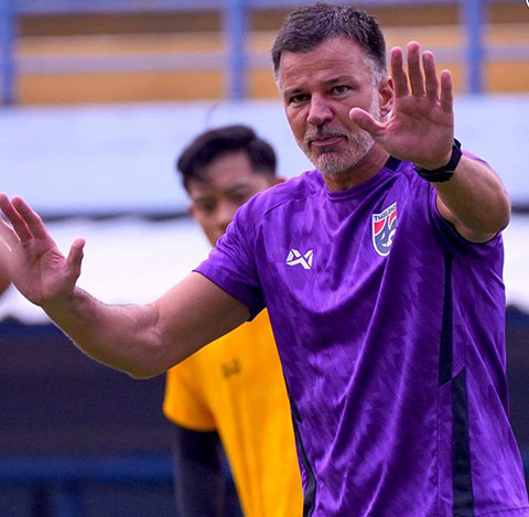 HLV Anthony Hudson đánh giá rất cao Việt Nam trước màn tái đấu của hai đội