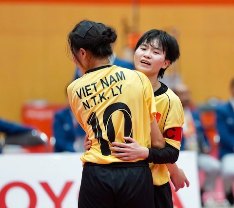 Hai tuyển thủ Việt Nam thi đấu rất ấn tượng ở trận chung kết. Ảnh: Độc Lập 