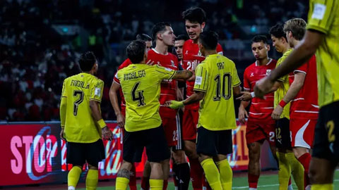 Indonesia (áo đỏ) vất vả mới có được một trận hoà trước Malaysia. Ảnh - Bola