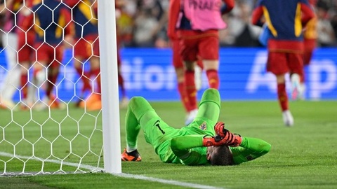 Livakovic toàn thua cả 3 lần đối đầu với ĐT Tây Ban Nha. Ảnh: Sporting Life