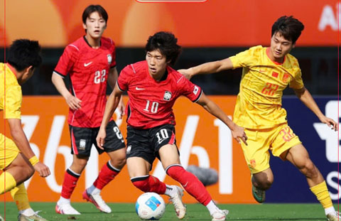 U23 Hàn Quốc (áo đỏ) giành vé vào chơi chung kết sau khi đánh bại Trung Quốc