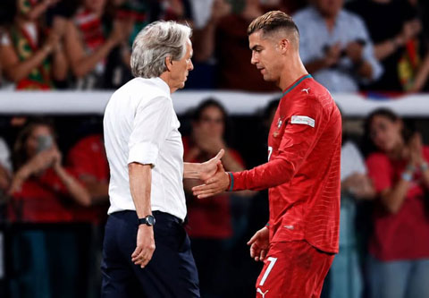 Ronaldo và HLV Jesus đã có cuộc nói chuyện để giảm căng thẳng