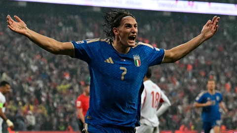 Esposito đang dần trở thành một trung phong có thể gánh hàng công của ĐT Italia. Ảnh: Goal