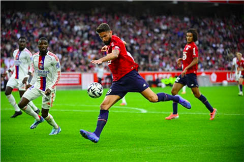 Giroud vẫn ra sân ở tuổi 40 trong màu áo Lille