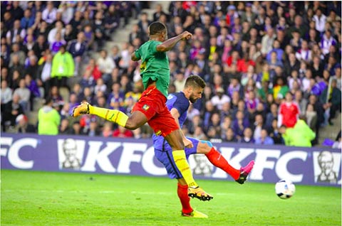 Giroud trong trận gặp Cameroon