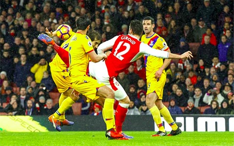 Giroud và bàn thắng "bọ cạp" để đời