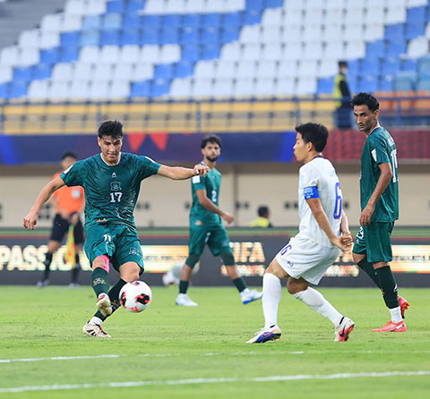 Pakistan (áo xanh) mới có 1 điểm sau 2 trận đấu