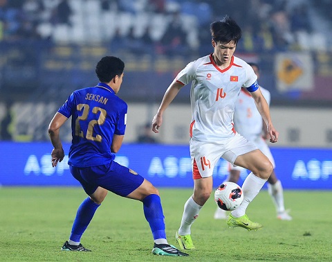 Hoàng Đức đá chính trong cuộc chạm trán Việt Nam vs Pakistan