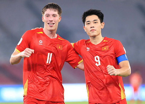Williams Minh Hoàng khen phẩm chất của đàn anh Đình Bắc - Ảnh: Đức Cường