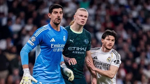 Thủ thành người Bỉ cho rằng những gian lận của Man City khiến cuộc chơi mất đi sự công bằng. Ảnh: The Real Champs