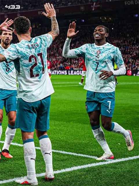 Màn "debut" với số áo mới của Leao khá ổn