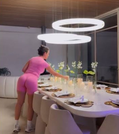 Georgina chuẩn bị bữa tối cho Ronaldo