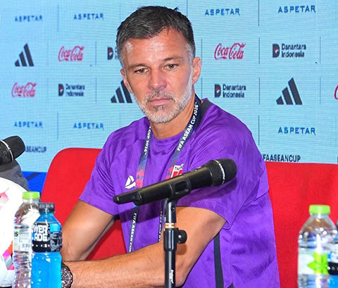 HLV Anthony Hudson tại họp báo trước trận chung kết FFIA ASEAN Cup. Ảnh: Changsuk