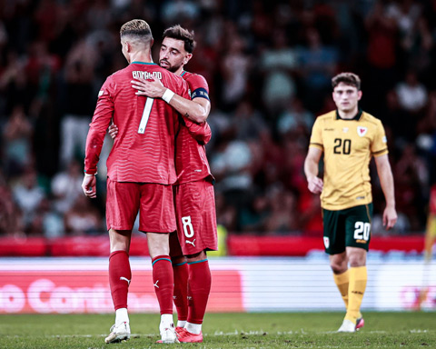 Fernandes vẫn hết lời ca ngợi Ronaldo