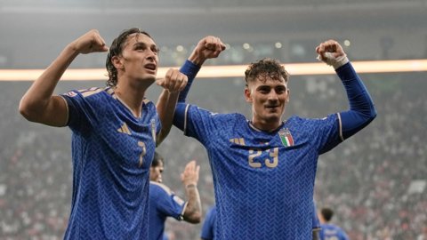 Italia sử dụng hàng công 3 người với sự góp mặt của anh em nhà Esposito