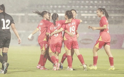 Niềm vui ghi bàn của  U17 nữ Việt Nam. Ảnh: Nguyễn Quốc Khanh 