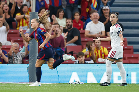Pina bùng nổ với một cú poker giúp Barca hủy diệt đối thủ