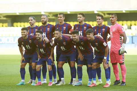 Eldense có áo đấu giống với Barca