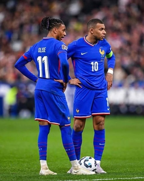 Olise và Mbappe có nhiều điểm chung để chia sẻ với nhau