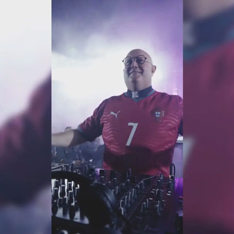 Cha Guilherme thể hiện sự ủng hộ với Ronaldo