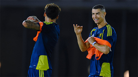 Ronaldo vui vẻ tập luyện cùng các đồng đội