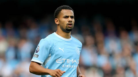 ndiaye hiện chơi cho Man City