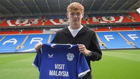 Holt gia nhập Cardiff với hy vọng được thi đấu chuyên nghiệp nhiều hơn