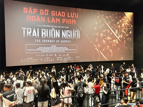Hôm nay, đoàn có mặt tại Galaxy Cine+ (TTTM Gold Coast, Nha Trang)