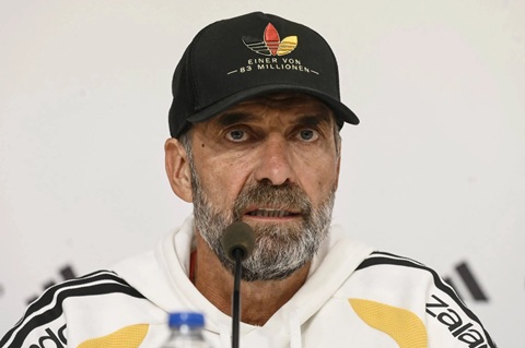 Klopp đội chiếc mũ Adidas "Một trong 83 triệu người"