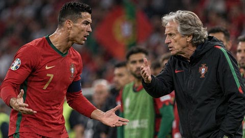 Mâu thuẫn giữa Ronaldo và ông thầy Jesus đang rất căng