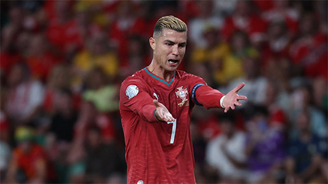 Ronaldo đã tự động bị treo giò ở tuyển Bồ Đào Nha