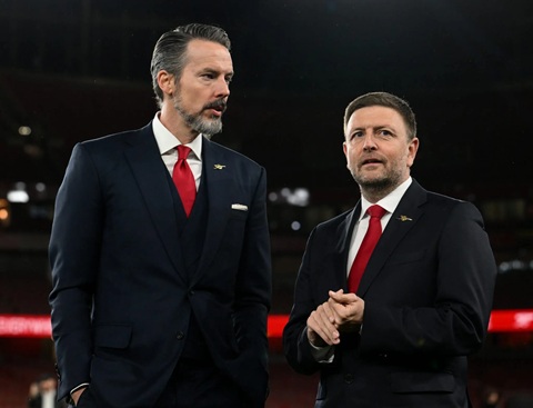 Giám đốc điều hành Richard Garlick, cùng với đồng chủ tịch Josh Kroenke, đã dẫn dắt các cuộc đàm phán