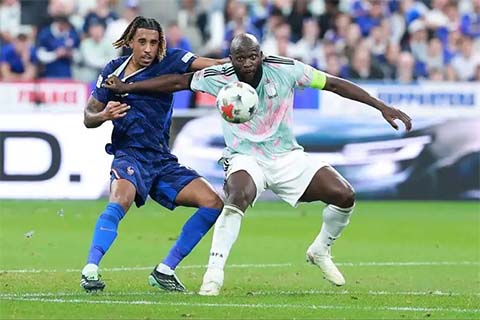 Không ngại tranh chấp với những trung phong cao lớn, giàu sức mạnh như Lukaku