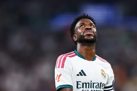 Jose Mourinho đang đau đầu vì Vinicius Jr sa sút phong độ