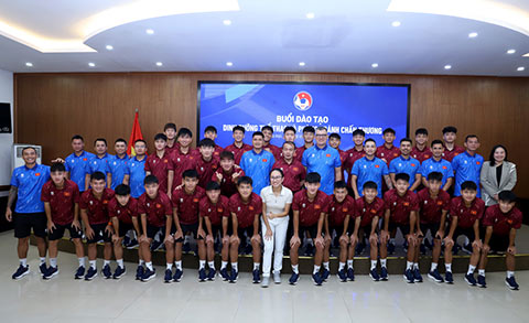 Thạc sĩ Nguyễn Ngọc Trâm Anh - chuyên gia dinh dưỡng tham gia buổi đào tạo