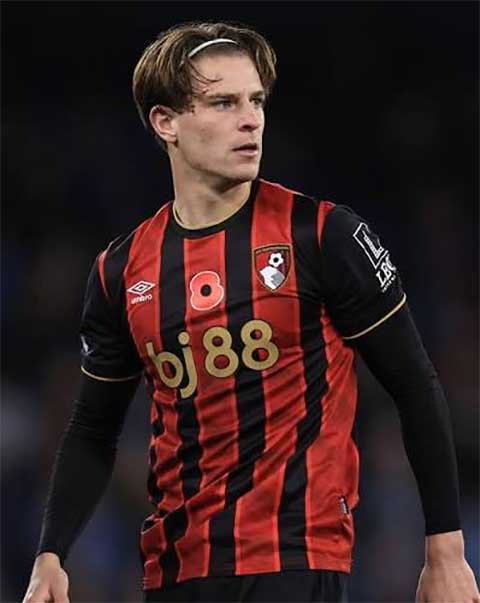 Alex Scott phải nghỉ thi đấu đến tháng 11