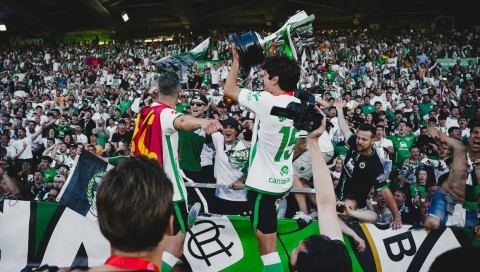 Racing Santander giành chức vô địch Segunda mùa trước. Ảnh: El Diario Cantabria