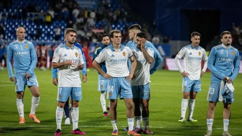 Ngay cả đội bóng từng giành Cúp C2 là Real Zaragoza cũng phải bật bãi khỏi Segunda. Ảnh: Sport Aragon