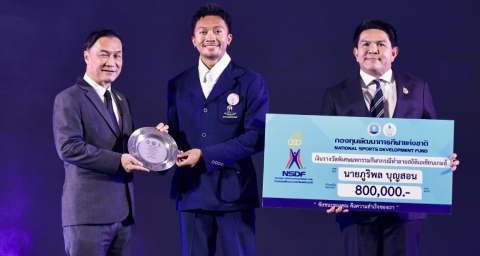 VĐV điền kinh Puripol Boonson nhận khoản thưởng đặc biệt cho thành tích xuất sắc tại ASIAD 20