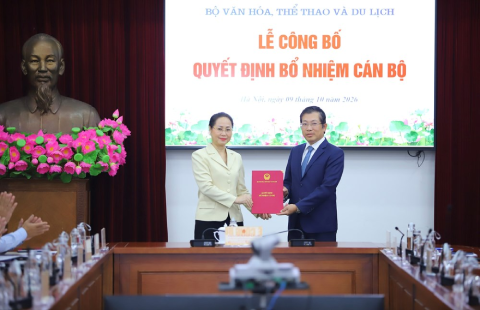 Bộ trưởng Lâm Thị Phương Thanh trao quyết định điều động, bổ nhiệm tân Cục trưởng Cục Xuất bản và Thư viện Lưu Đình Phúc