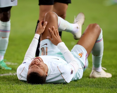Tiền đạo Mbappe dính chấn thương khi về thi đấu cho ĐT Pháp