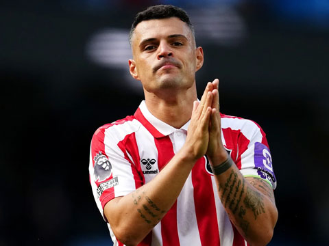Granit Xhaka may mắn không phải ngồi tù