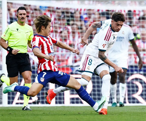 Tình huống gây tranh cãi ở trận derby Madrid trước đợt tập trung ĐTQG