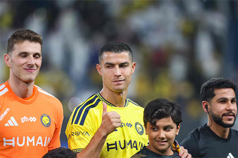 Ronaldo cán mốc 980 bàn thắng trong sự nghiệp