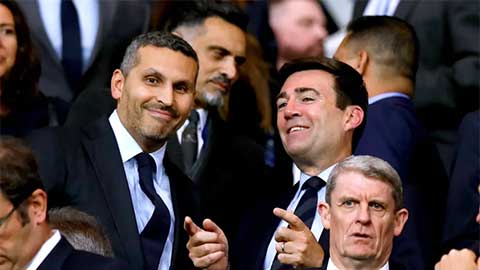 Những tranh cãi ngoài sân cỏ đang tạo thêm sức ép lên hình ảnh Man City
